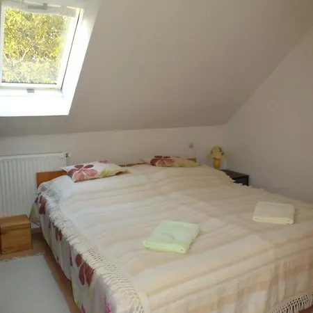 Flora Apartman *