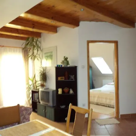 Flora Apartman * Tihany
