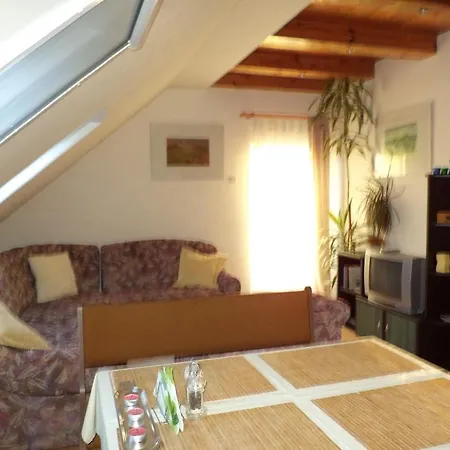 Flora Apartman * Tihany